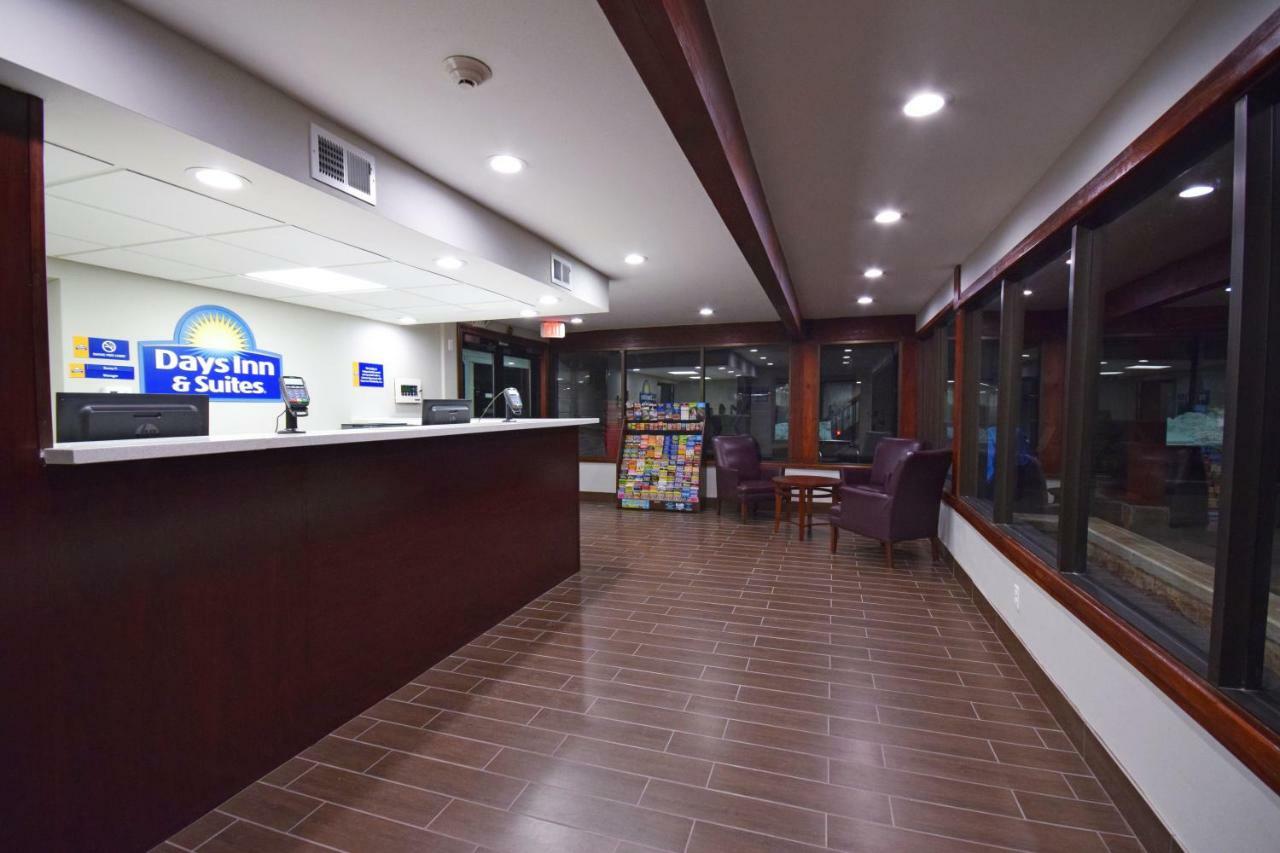 Days Inn & Suites By Wyndham Wisconsin Dells Zewnętrze zdjęcie